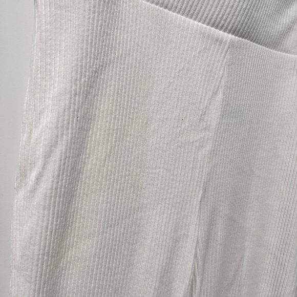 Soft ribbed, high waisted flare pants - Picture 6 of 6